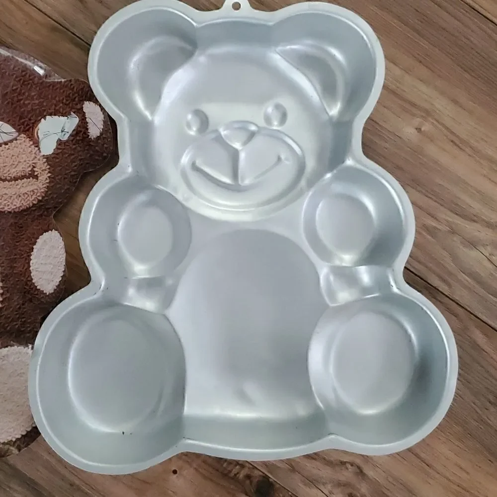 Wilton | 1982 Huggable Bear Cake Pan